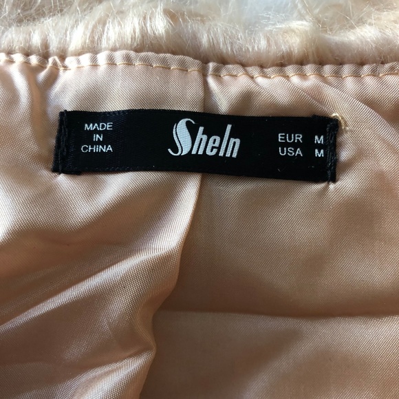 HOST PICK! Faux Fur Shaggy Crop Jacket Coat Size M - Picture 2 of 3